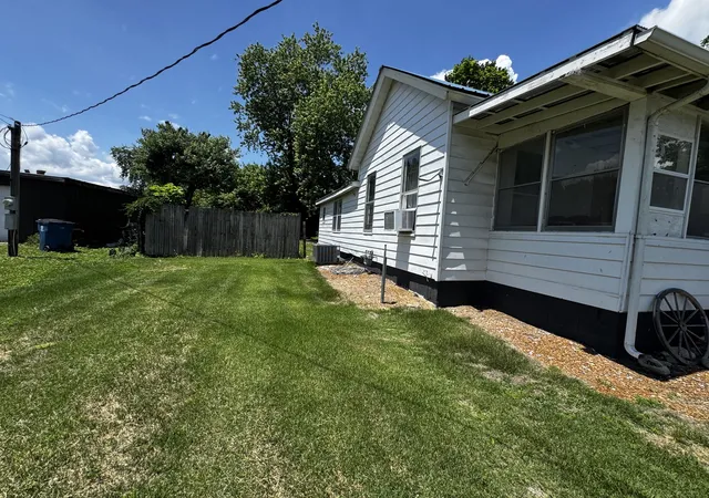 Photo 2 of Single family home for sale at 545 N Division St, Duquoin, IL 62832 | MLS# 12659566 | Listing updated on 2026-07-30