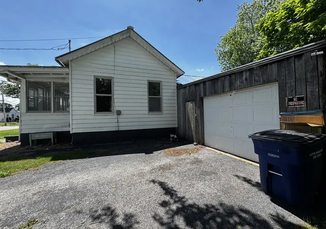 Photo 2 of Single family home for sale at 545 N Division St, Duquoin, IL 62832 | MLS# 12659566 | Listing updated on 2026-07-30