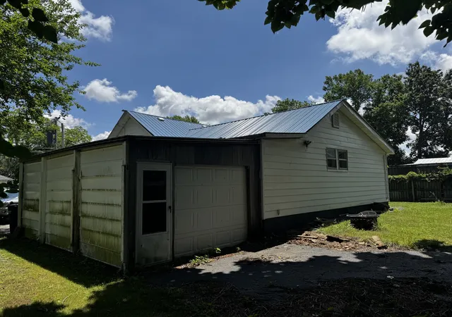 Photo 3 of Single family home for sale at 545 N Division St, Duquoin, IL 62832 | MLS# 12659566 | Listing updated on 2026-07-30