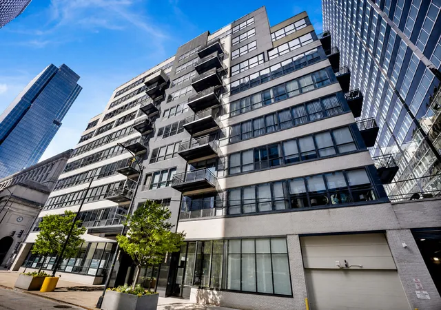 Homes for sale in Chicago, IL | 130 S Canal St #715, Chicago, IL 60606 | MLS# 12659639
