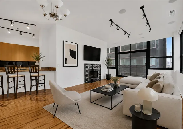 Homes for sale in Chicago, IL | 130 S Canal St #715, Chicago, IL 60606 | MLS# 12659639