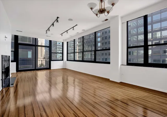 Homes for sale in Chicago, IL | 130 S Canal St #715, Chicago, IL 60606 | MLS# 12659639