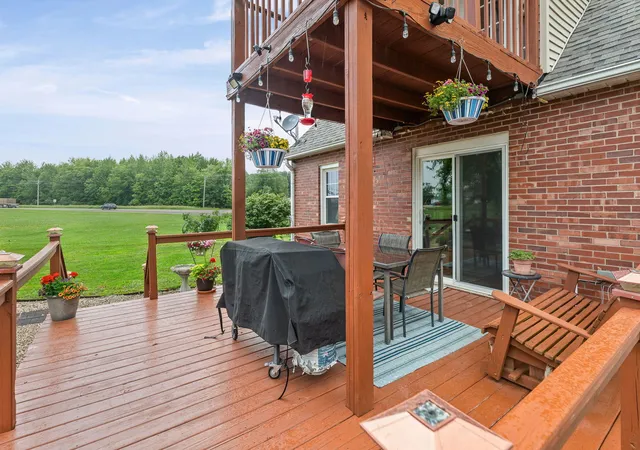 Photo 3 of Single family home for sale at 1095 W Robinson St, Wayne City, IL 62895 | MLS# 12659642 | Listing updated on 2026-09-03