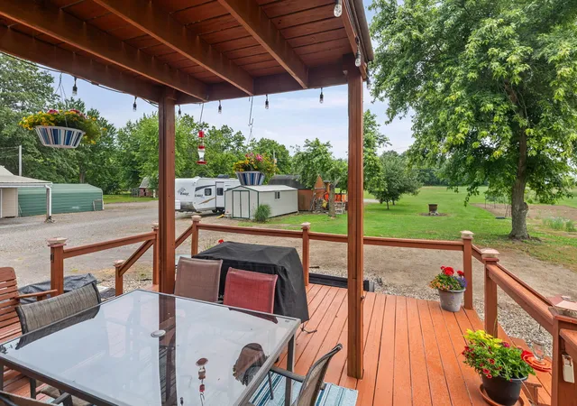 Photo 4 of Single family home for sale at 1095 W Robinson St, Wayne City, IL 62895 | MLS# 12659642 | Listing updated on 2026-09-03