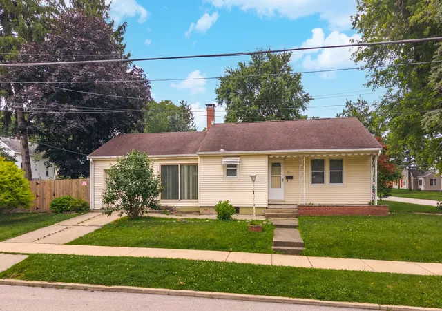 Homes for sale in Bloomington, IL | 801 Fremont St, Bloomington, IL 61701 | MLS# 12659681