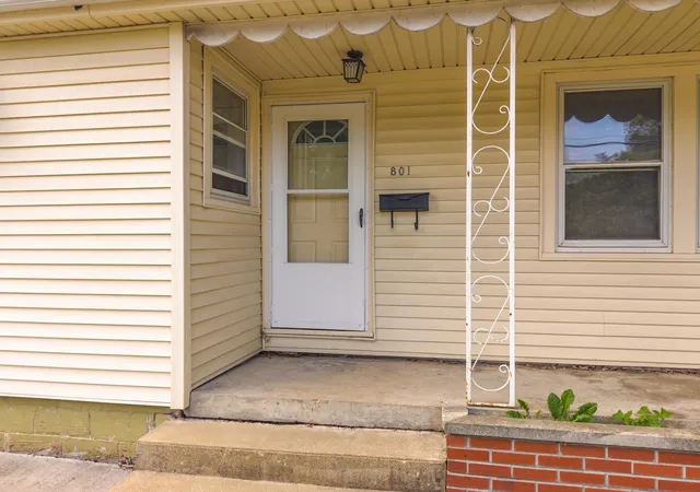 Homes for sale in Bloomington, IL | 801 Fremont St, Bloomington, IL 61701 | MLS# 12659681