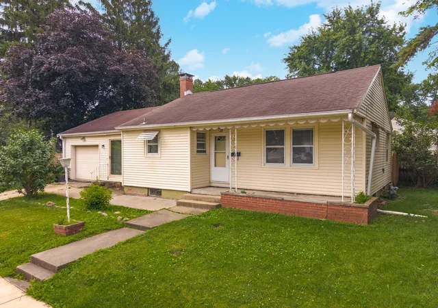 Homes for sale in Bloomington, IL | 801 Fremont St, Bloomington, IL 61701 | MLS# 12659681