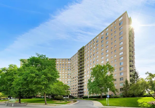 Homes for sale in Chicago, IL | 7033 N Kedzie Ave #1602, Chicago, IL 60645 | MLS# 12659696