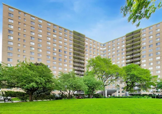 Homes for sale in Chicago, IL | 7033 N Kedzie Ave #1602, Chicago, IL 60645 | MLS# 12659696