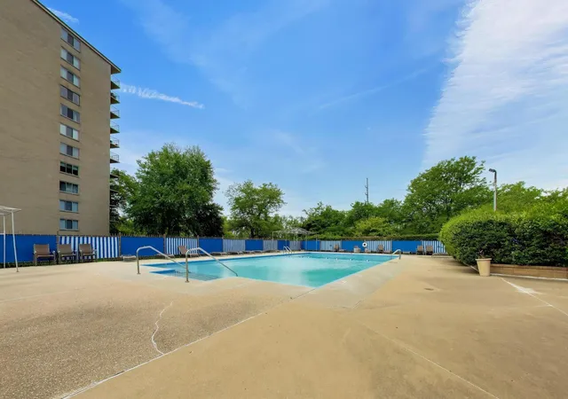 Homes for sale in Chicago, IL | 7033 N Kedzie Avenue, Chicago, IL 60645 | Houzeo