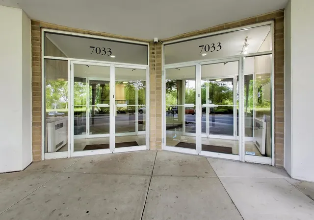 Homes for sale in Chicago, IL | 7033 N Kedzie Ave #1602, Chicago, IL 60645 | MLS# 12659696