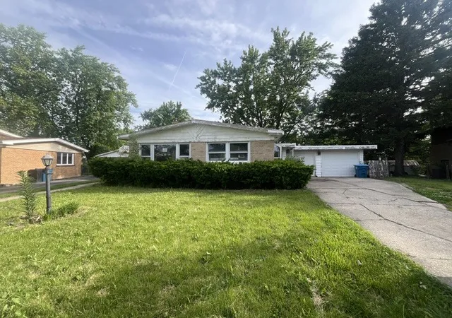 Photo 1 of Single family home for sale at 81 E Arquilla Dr, Chicago Heights, IL 60411 | MLS# 12659745 | Listing updated on 2026-09-16