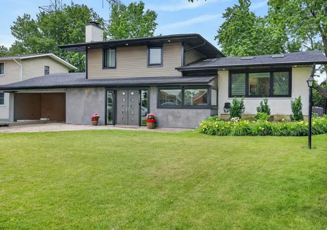 1st image of 2843 S Briarwood Dr E, Arlington Heights, IL 60005 | MLS# 12659794