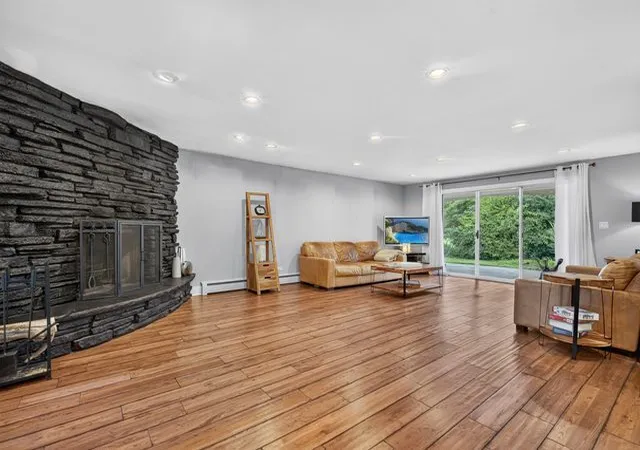 2nd image of 2843 S Briarwood Dr E, Arlington Heights, IL 60005 | MLS# 12659794