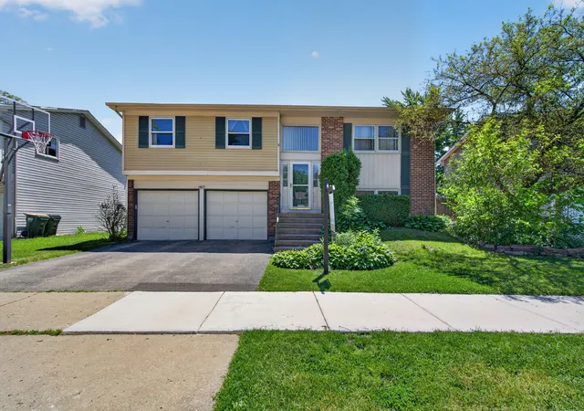 1st image of 1485 Westbury Dr, Hoffman Estates, IL 60192 | MLS# 12659834