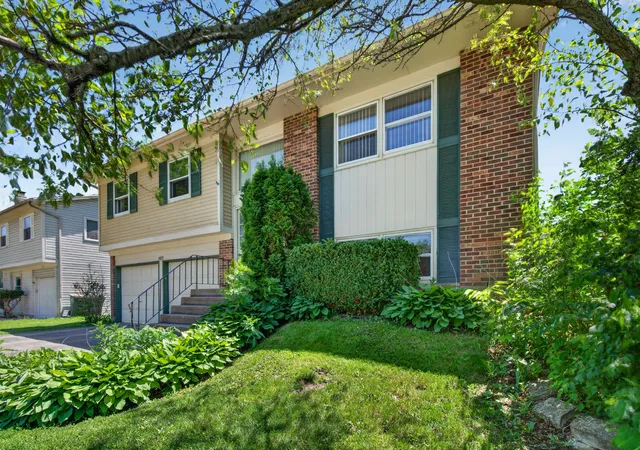 2nd image of 1485 Westbury Dr, Hoffman Estates, IL 60192 | MLS# 12659834