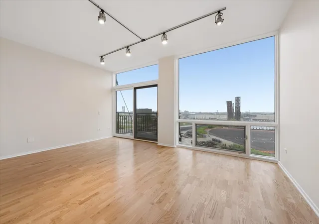 Homes for sale in Chicago, IL | 61 W 15Th St, Chicago, IL 60605