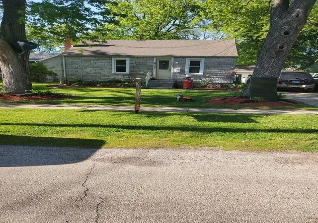 Photo 1 of Single family home for sale at 327 Burbank Ave, Woodstock, IL 60098 | MLS# 12659971 | Listing updated on 2026-09-15