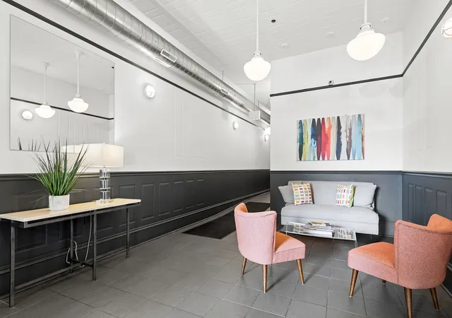 2nd image of 920 W Sheridan Rd, Chicago, IL 60613