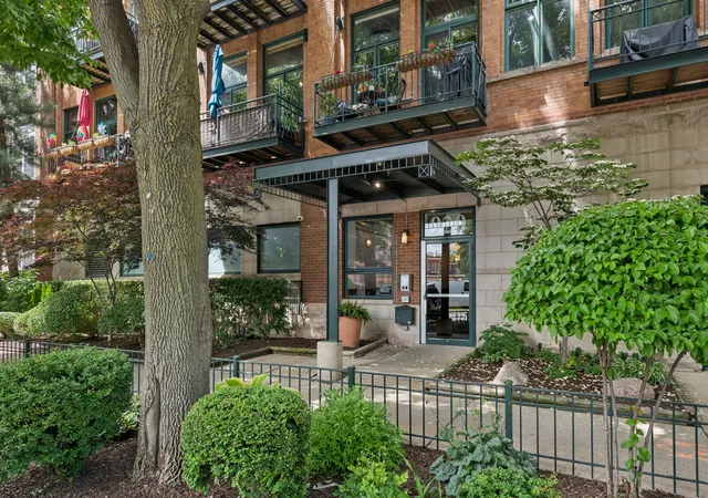 2nd image of 920 W Sheridan Rd #308, Chicago, IL 60613 | MLS# 12659998