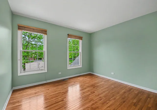 4th image of 865 Warwick Ln Se, Lake Zurich, IL 60047 | MLS# 12660014