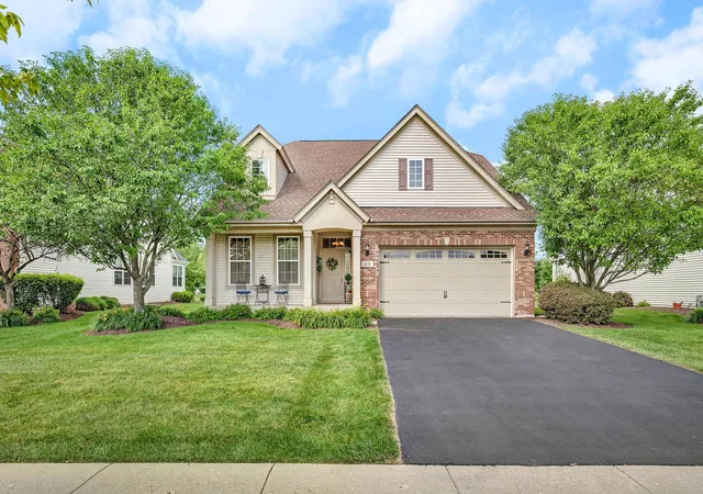 Homes for sale in Oswego, IL | 819 Canton Dr, Oswego, IL 60543 | MLS# 12660089
