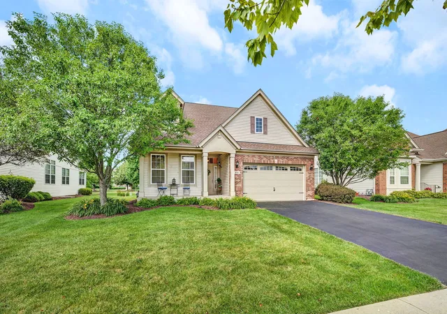 Homes for sale in Oswego, IL | 819 Canton Dr, Oswego, IL 60543 | MLS# 12660089