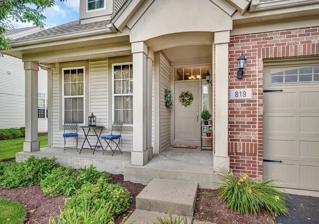 Homes for sale in Oswego, IL | 819 Canton Dr, Oswego, IL 60543 | MLS# 12660089
