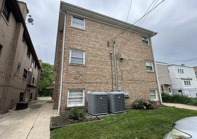 Homes for sale in Chicago, IL | 2904 W Foster Ave #2F, Chicago, IL 60625 | MLS# 12660116