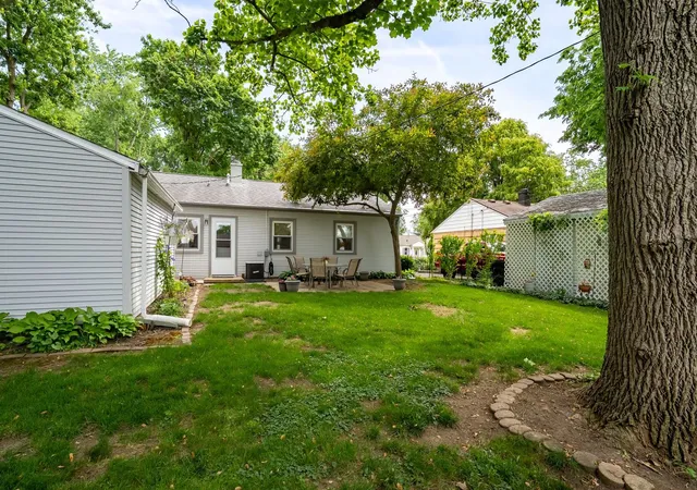 Homes for sale in Bloomington, IL | 1210 Greenlawn Dr, Bloomington, IL 61701 | MLS# 12660150