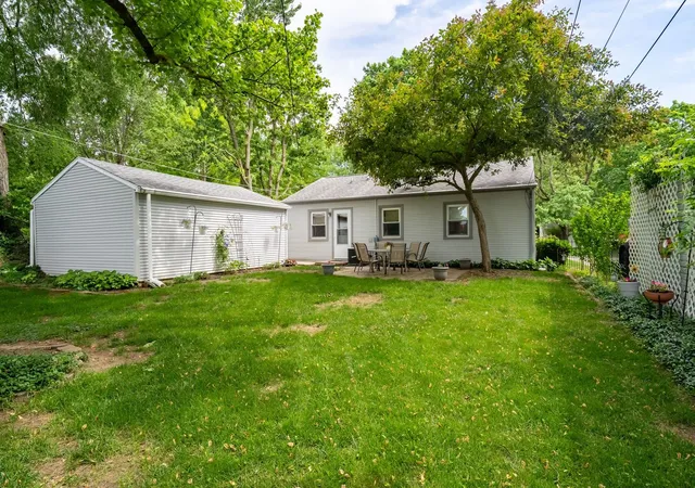 Homes for sale in Bloomington, IL | 1210 Greenlawn Dr, Bloomington, IL 61701 | MLS# 12660150