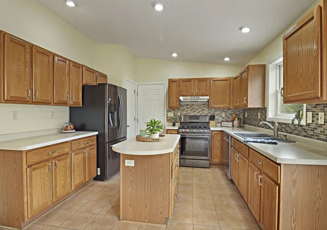 Homes for sale in Kenosha, WI | 5117 58Th St, Kenosha, WI 53144 | MLS# 12660168