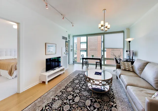 3rd image of 1570 Elmwood Ave #909, Evanston, IL 60201 | MLS# 12660184