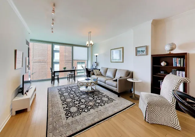 4th image of 1570 Elmwood Ave #909, Evanston, IL 60201 | MLS# 12660184