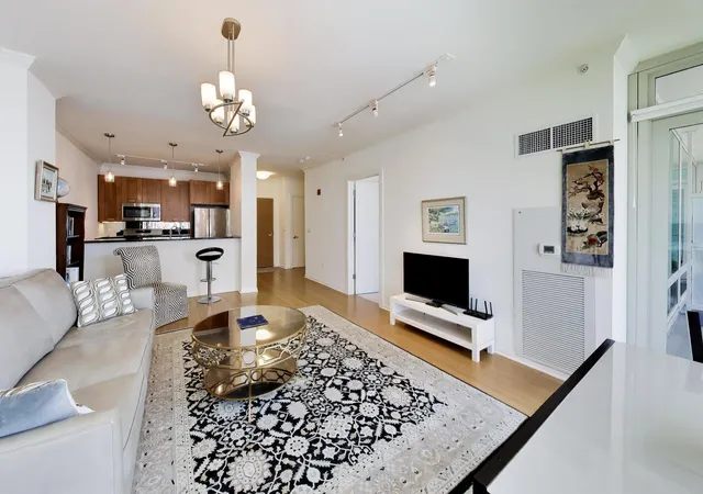 5th image of 1570 Elmwood Ave #909, Evanston, IL 60201 | MLS# 12660184