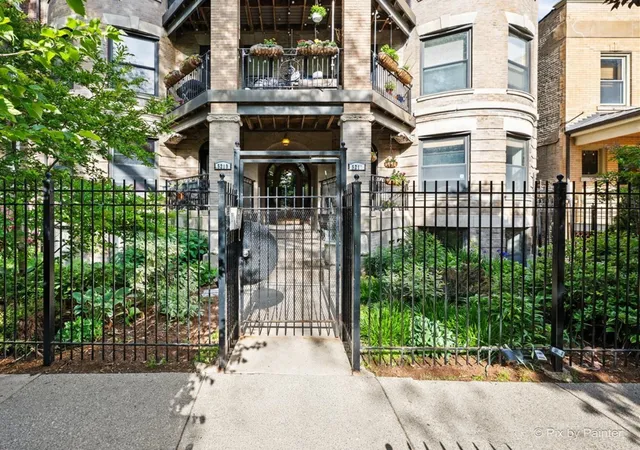 Homes for sale in Chicago, IL | 5217 N Winthrop Avenue, Chicago, IL 60640 | Houzeo