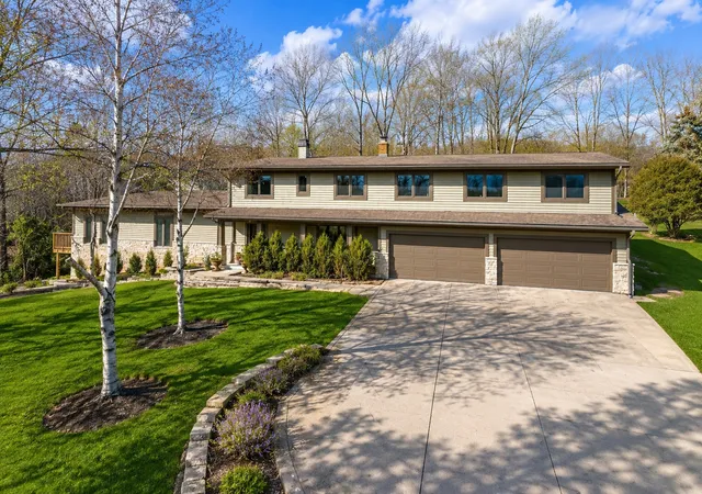 Photo 1 of Single family home for sale at 1971 Countryside Dr, Libertyville, IL 60048 | MLS# 12660234 | Listing updated on 2026-08-07