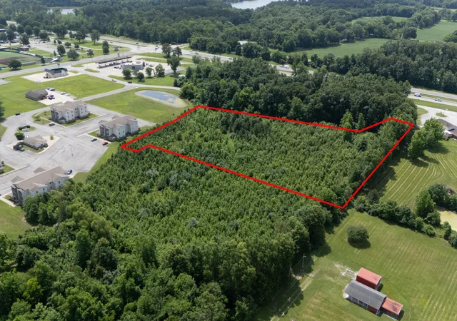 2nd image of 1120 Pin Oak Dr, Carterville, IL 62918 | MLS# 12660235