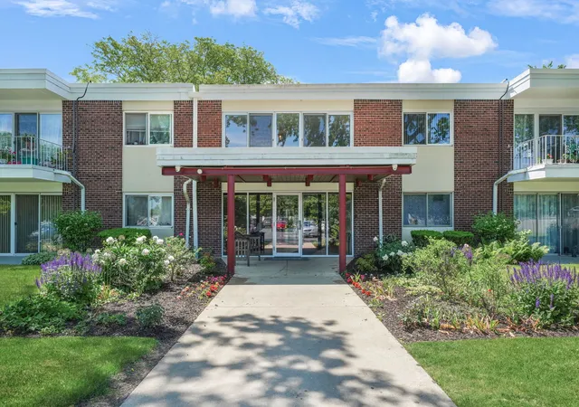 Homes for sale in Wheeling, IL | 127 N Wolf Rd N #58A, Wheeling, IL 60090 | MLS# 12660281