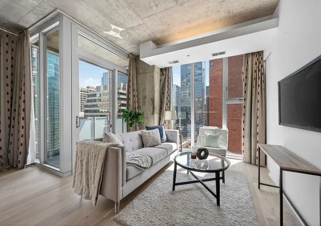 Homes for sale in Chicago, IL | 550 N St Clair St #1501, Chicago, IL 60611 | MLS# 12660288