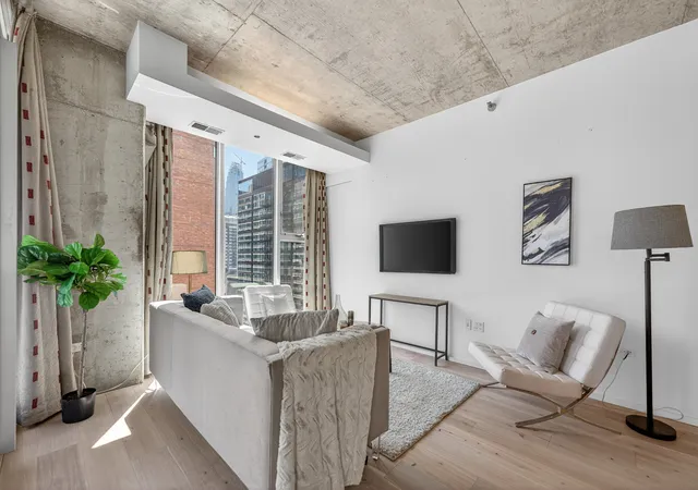 Homes for sale in Chicago, IL | 550 N St Clair St #1501, Chicago, IL 60611 | MLS# 12660288