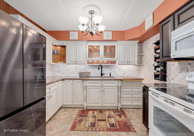3rd image of 475 N Cass Ave #105, Westmont, IL 60559 | MLS# 12660397