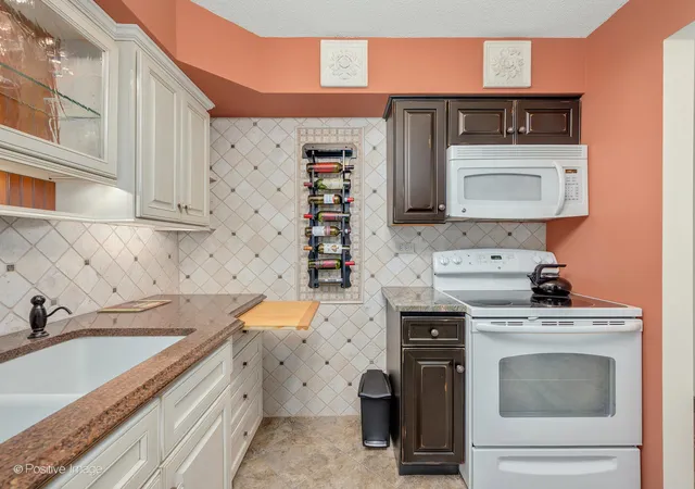 5th image of 475 N Cass Ave #105, Westmont, IL 60559 | MLS# 12660397