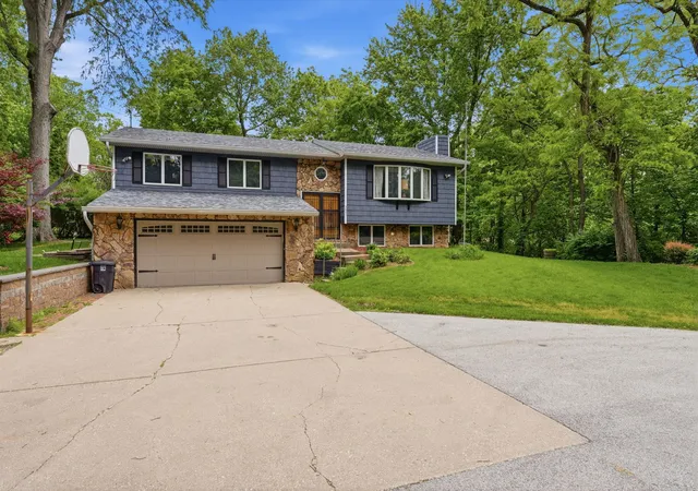 Photo 3 of Sale Pending at 3001 2nd Street, Moline, IL 61265 | MLS# 12660476 | Listing updated on 2026-07-31