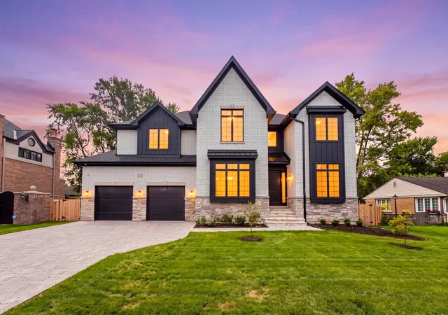 Photo 3 of Mansion for sale at 2301 Farrell Ave, Park Ridge, IL 60068 | MLS# 12660557 | Listing updated on 2026-09-23