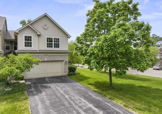 Homes for sale in Crystal Lake, IL | 2822 Granite Ct, Crystal Lake, IL 60012 | MLS# 12660592
