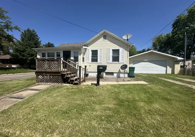 Homes for sale in Streator, IL | 102 E Grove St, Streator, IL 61364 | MLS# 12660638