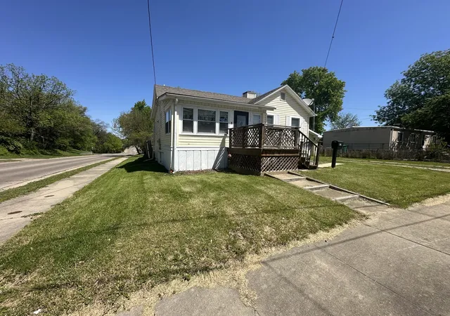 Homes for sale in Streator, IL | 102 E Grove St, Streator, IL 61364 | MLS# 12660638