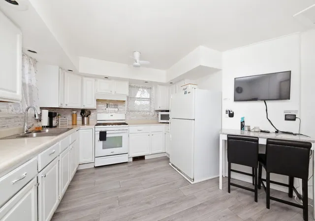 4th image of 1266 Burnham Ave, Calumet City, IL 60409 | MLS# 12660657