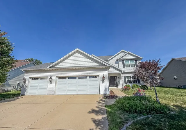 2nd image of 715 Sedgegrass Dr, Champaign, IL 61822 | MLS# 12660670